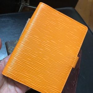 Louis Vuitton Agenda Epi PM